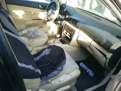 Veículo de Sucata volkswagen passat berlina (3b3) advance do ano 2001 alimentado avf