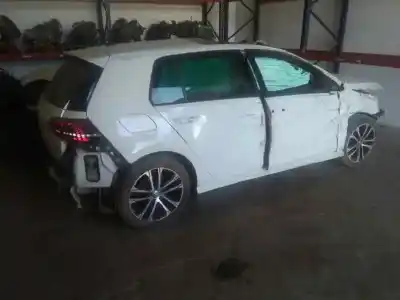 Véhicule à la ferraille VOLKSWAGEN GOLF VII LIM. Sport BlueMotion Tech. de l'année 2015 alimenté CXXB