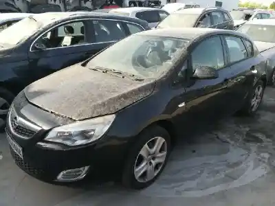 Veículo de Sucata OPEL ASTRA J LIM. Cosmo do ano 2012 alimentado A17DTR