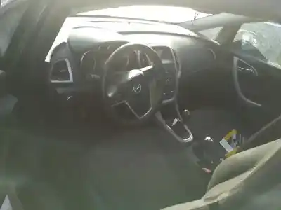 Veículo de Sucata opel astra j lim. cosmo do ano 2012 alimentado a17dtr