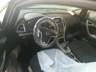 Veículo de Sucata opel astra j lim. cosmo do ano 2011 alimentado a17dtr