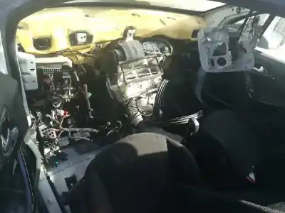 Veículo de Sucata peugeot 208 access do ano 2014 alimentado 8h01