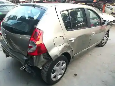 Sloopvoertuig dacia sandero ambiance van het jaar 2009 aangedreven d4ff7