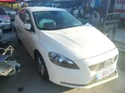 Véhicule à la ferraille volvo v40 básico de l'année 2016 alimenté d4204t8