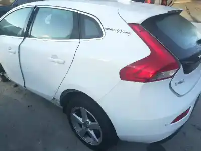 Veículo de Sucata VOLVO V40 Básico do ano 2016 alimentado D4204T8