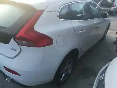 Véhicule à la ferraille volvo v40 básico de l'année 2016 alimenté d4204t8