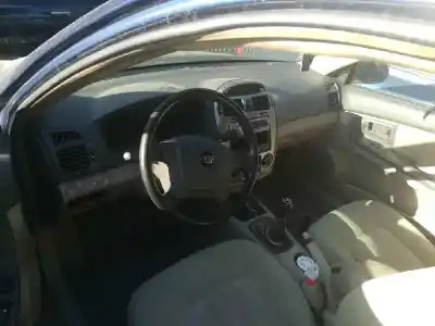 Veículo de Sucata kia cerato 2.0 ex crdi familiar do ano 2004 alimentado d4ea