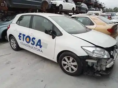 Veicolo di demolizione TOYOTA AURIS Luna+ dell'anno 2011 alimentato 1NDTV