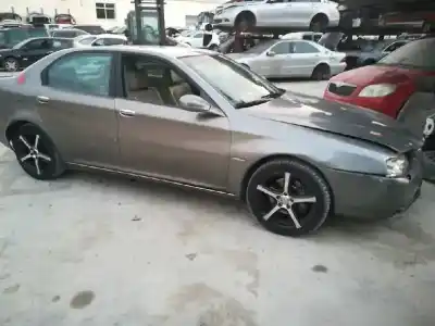 Veicolo di demolizione ALFA ROMEO 166 2.4 JTD 20V Distinctive dell'anno 2006 alimentato 841H000