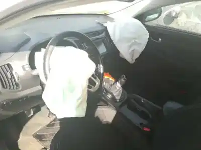 Véhicule à la ferraille kia sportage concept 4x2 de l'année 2013 alimenté d4fd