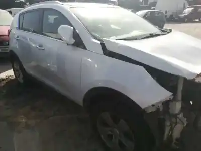 Véhicule à la ferraille kia sportage concept 4x2 de l'année 2013 alimenté d4fd