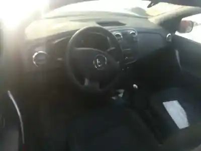 Véhicule à la ferraille dacia sandero ambiance de l'année 2013 alimenté d4ff7