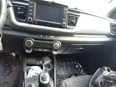 Veículo de Sucata kia stonic (ybcuv) drive do ano 2018 alimentado d4fb