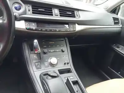 Sloopvoertuig lexus ct 200h van het jaar 2011 aangedreven 2zr
