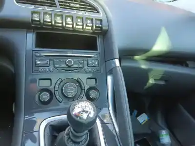 Véhicule à la ferraille peugeot 3008 access de l'année 2011 alimenté 9hr