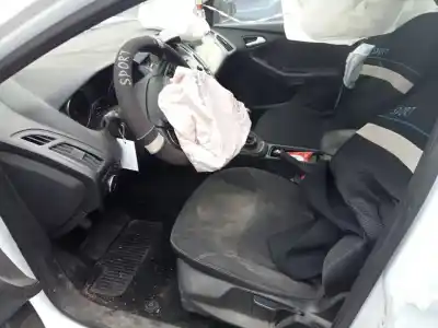 Veículo de Sucata ford focus lim. business 95 cv / 70 kw do ano 2014 alimentado t3da