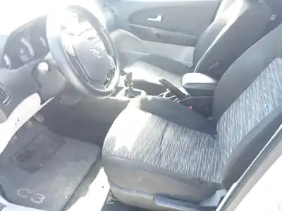 Veicolo di demolizione kia cee'd fastback (ed) 1.6 crdi 115 dell'anno 2007 alimentato d4fb