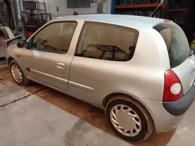 Scrapping Vehicle renault   of the year 2002 powered d7fg7