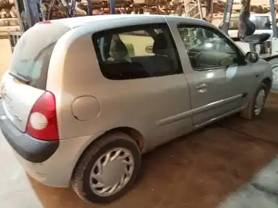 Scrapping Vehicle renault   of the year 2002 powered d7fg7
