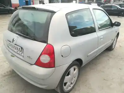Scrapping Vehicle renault   of the year 2002 powered d4fb7