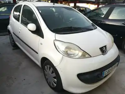 Veículo de Sucata PEUGEOT 107 (PM_, PN_) 1.0 do ano 2006 alimentado 1KR