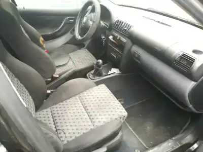 Sloopvoertuig seat leon (1m1) signo van het jaar 2002 aangedreven azd