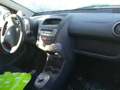 Veículo de Sucata peugeot 107 (pm_, pn_) 1.0 do ano 2010 alimentado 1kr