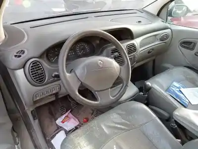 Veicolo di demolizione renault scenic (ja..) 1.6 16v authentique (ja0b/11) dell'anno 2001 alimentato k4ma7