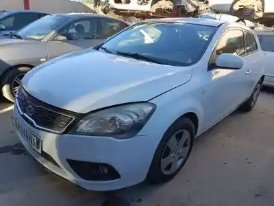 Veicolo di demolizione kia cee'd fastback (ed) 1.6 crdi 90 dell'anno 2011 alimentato d4fb