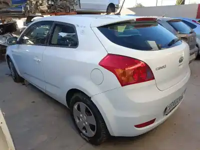 Veicolo di demolizione kia cee'd fastback (ed) 1.6 crdi 90 dell'anno 2011 alimentato d4fb