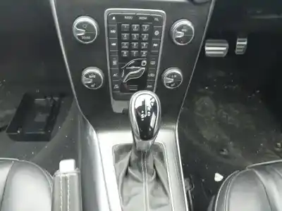 Veículo de Sucata volvo v40 básico do ano 2018 alimentado d4204t8