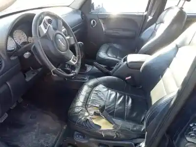 Véhicule à la ferraille jeep cherokee (kj) 2.5 crd 4x4 de l'année 2003 alimenté 09c