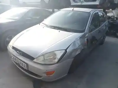 Véhicule à la ferraille ford focus turnier (cak) ghia de l'année 2001 alimenté c9db