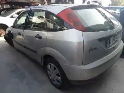 Véhicule à la ferraille ford focus turnier (cak) ghia de l'année 2001 alimenté c9db