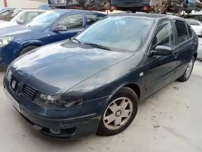 Véhicule à la ferraille SEAT LEON (1M1) Signo de l'année 2001 alimenté AZD