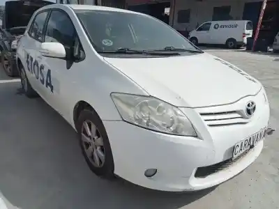 Vehicul casat toyota auris luna+ al anului 2011 alimentat 1nd