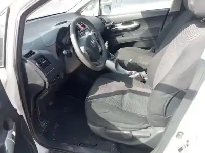 Vehicul casat toyota auris luna+ al anului 2011 alimentat 1nd