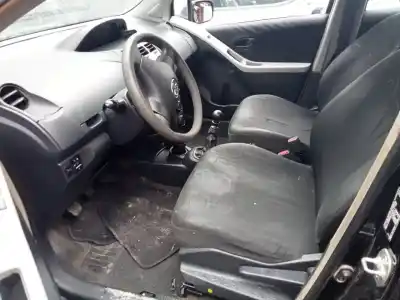 Véhicule à la ferraille toyota yaris (ksp9/scp9/nlp9) básico de l'année 2009 alimenté 1nd