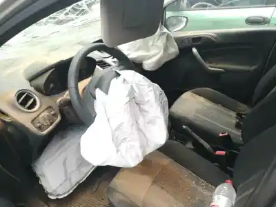 Veículo de Sucata ford fiesta (cb1) ambiente do ano 2001 alimentado f6jd