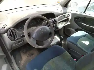 Verschrottungsfahrzeug renault scénic i monospace (ja0/1_, fa0_) 1.9 dti (ja1u) des jahres 2001 angetrieben f9qq7