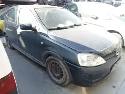 Sloopvoertuig opel corsa c club van het jaar 2001 aangedreven y17dtl