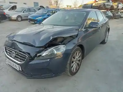 Véhicule à la ferraille volvo v40 basis de l'année 2014 alimenté d4162t
