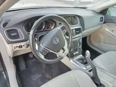 Véhicule à la ferraille volvo v40 basis de l'année 2014 alimenté d4162t