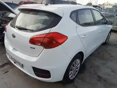 Veículo de Sucata kia cee´d business do ano 2016 alimentado d4fc