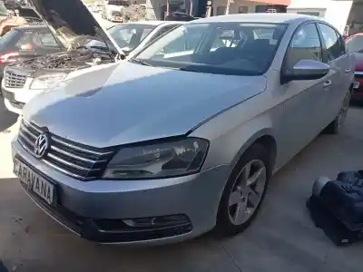 Vehicul casat VOLKSWAGEN PASSAT LIM. (362) Advance BlueMotion al anului 2011 alimentat CAY