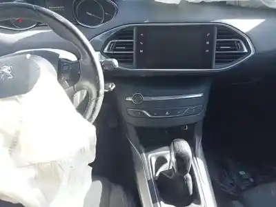 Veículo de Sucata peugeot 308 allure do ano 2018 alimentado hn01