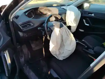 Veicolo di demolizione peugeot 308 style dell'anno 2017 alimentato hn01