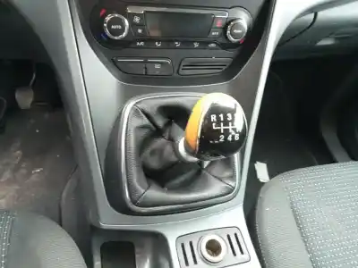 Здавання транспортного засобу ford c-max trend року 2012 потужний t3da