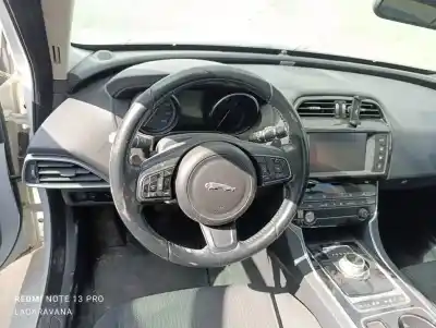 Veicolo di demolizione jaguar xe pure dell'anno 2015 alimentato 204dta