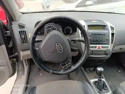 Veicolo di demolizione kia cee´d emotion dell'anno 2007 alimentato d4ea